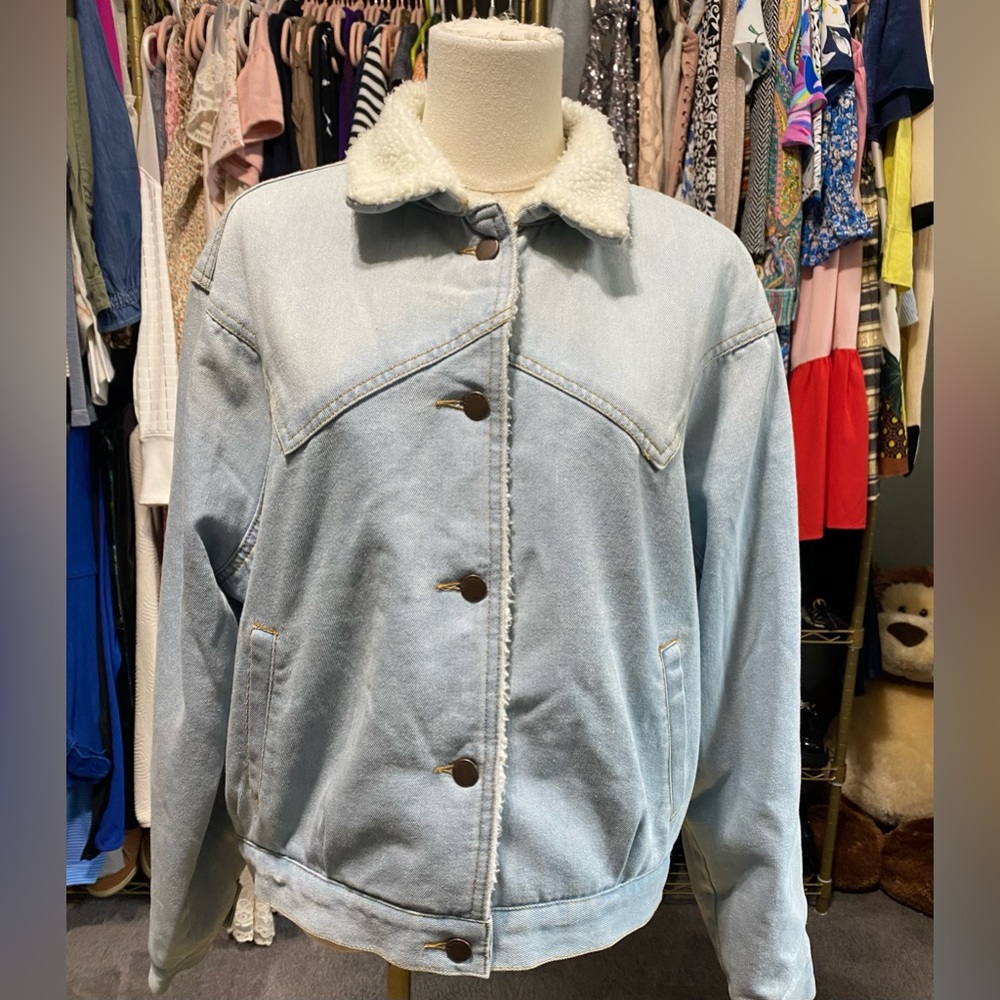 Ashley Vintage Charm Sherpa Lined Denim Jacket Western 80s Vibe Light Wash M